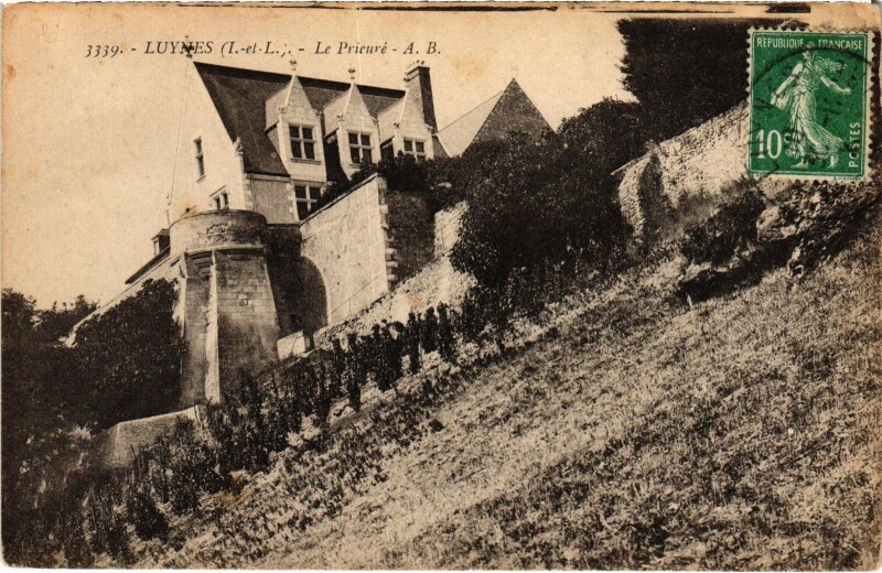 Carte postale ancienne Luynes Prieure à Luynes