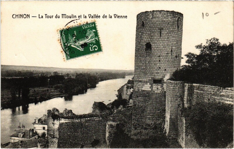 Carte postale ancienne Chinon La Tour du Moulin et la Vallee de la Vienne à Chinon