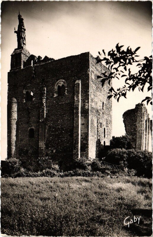 Carte postale ancienne Montbazon Le Donjon à Montbazon