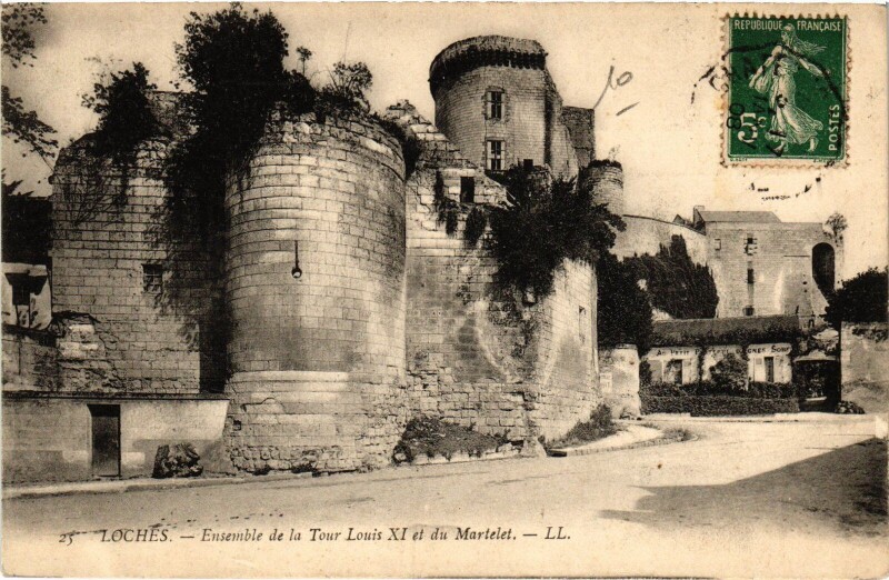 Carte postale ancienne Loches Ensemble de la Tour Louis Xi à Loches