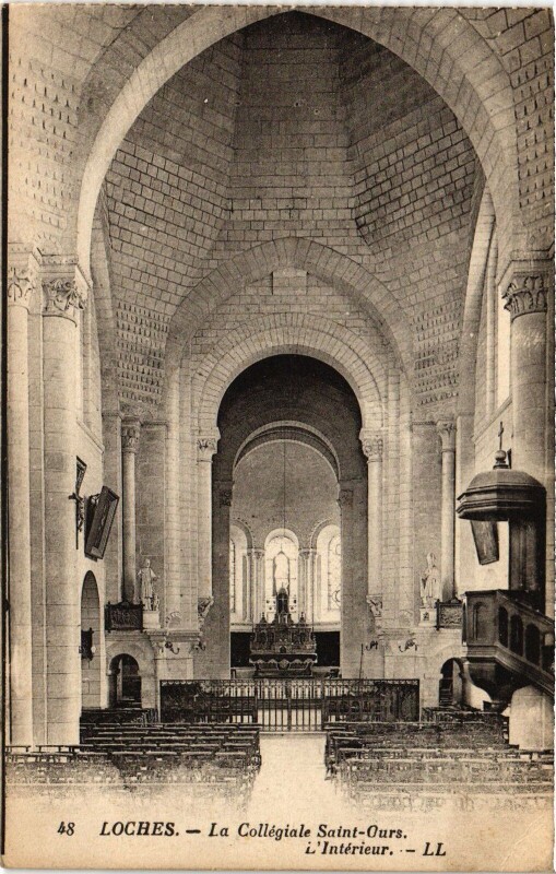 Carte postale ancienne Loches Collegiale Saint-Ours à Loches