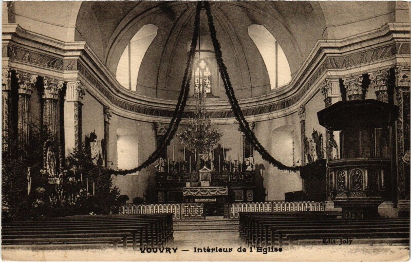Carte postale ancienne Vouvray Interieur de l'Eglise à Vouvray