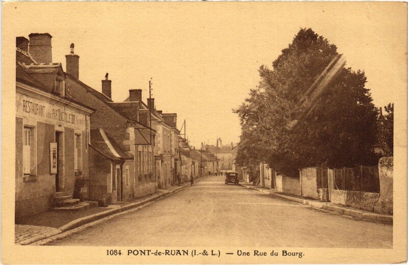 Carte postale ancienne Pont-de-Ruan Une Rue du Bourg à Pont-de-Ruan