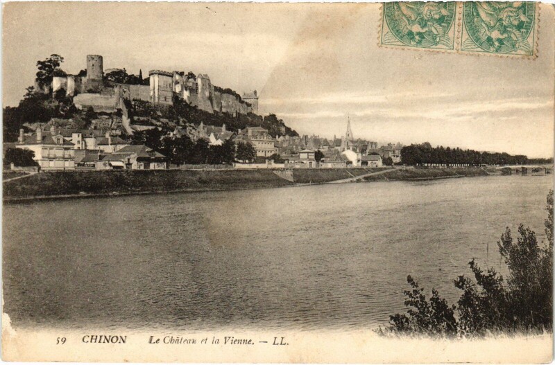 Carte postale ancienne Chinon La Vienne - Le Chateau à Chinon