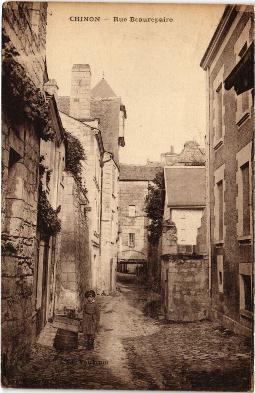 Carte postale ancienne Chinon Rue Beaurepaire à Chinon