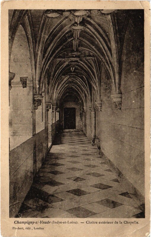 Carte postale ancienne Champigny-sur-Veude Cloitre Exterieur de la Chapell à Champigny-sur-Veude