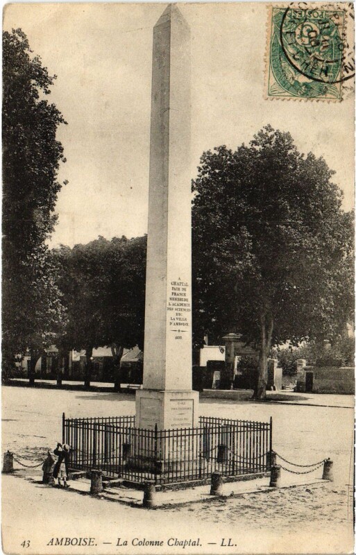Carte postale ancienne Amboise La Colonne Chaptal à Amboise