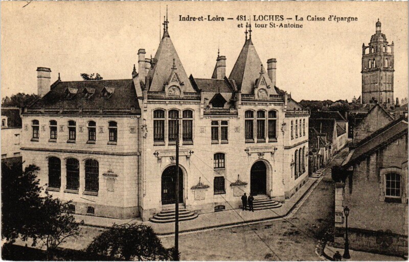 Carte postale ancienne Loches Caisse d'Epargne - Tour Saint-Antoine à Loches