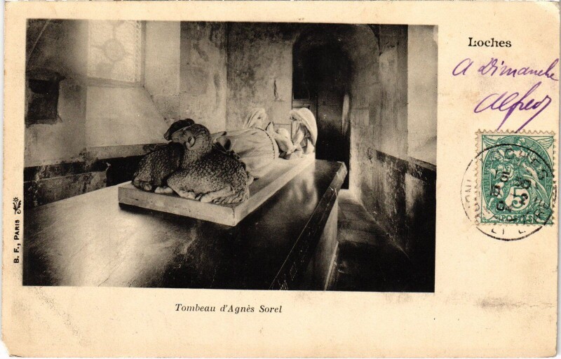 Carte postale ancienne Loches Tombeau d'Agnes Sorel à Loches