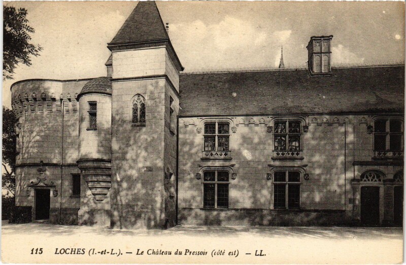 Carte postale ancienne Loches Chateau de Pressoir à Loches