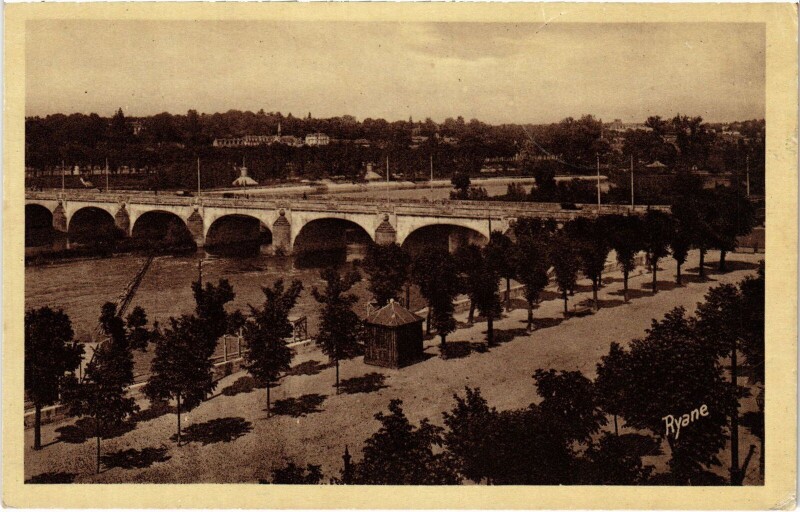Carte postale ancienne Tours La Loire et les Coteaux de Saint-Symphorien à Tours