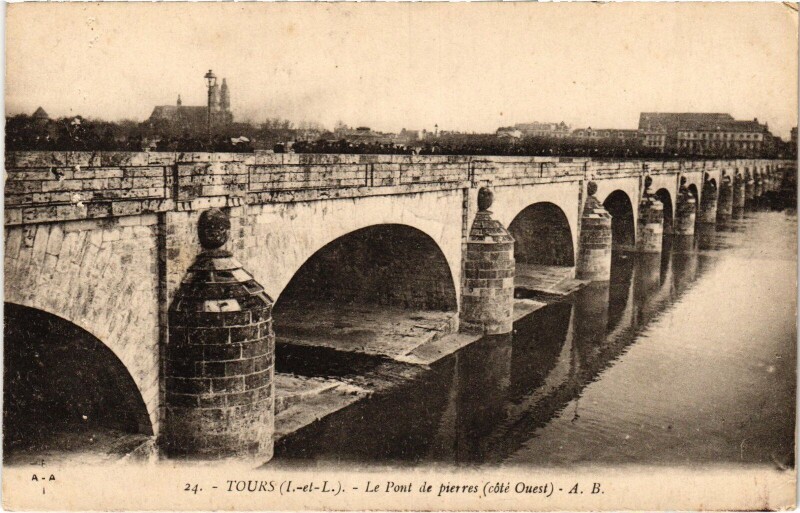 Carte postale ancienne Tours Pont de Pierres à Tours