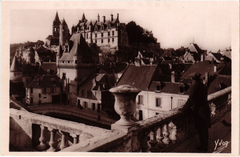 Carte postale ancienne Loches Chateau Royal à Loches