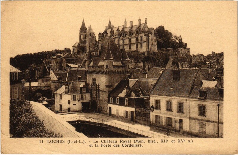 Carte postale ancienne Loches Chateau Royal à Loches