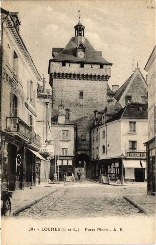 Carte postale ancienne Loches Porte Picois à Loches