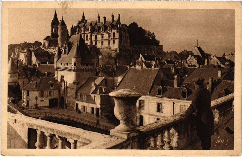 Carte postale ancienne Loches Le Chateau à Loches