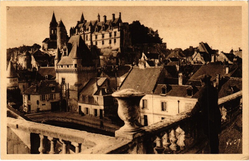 Carte postale ancienne Loches Chateau Royal à Loches