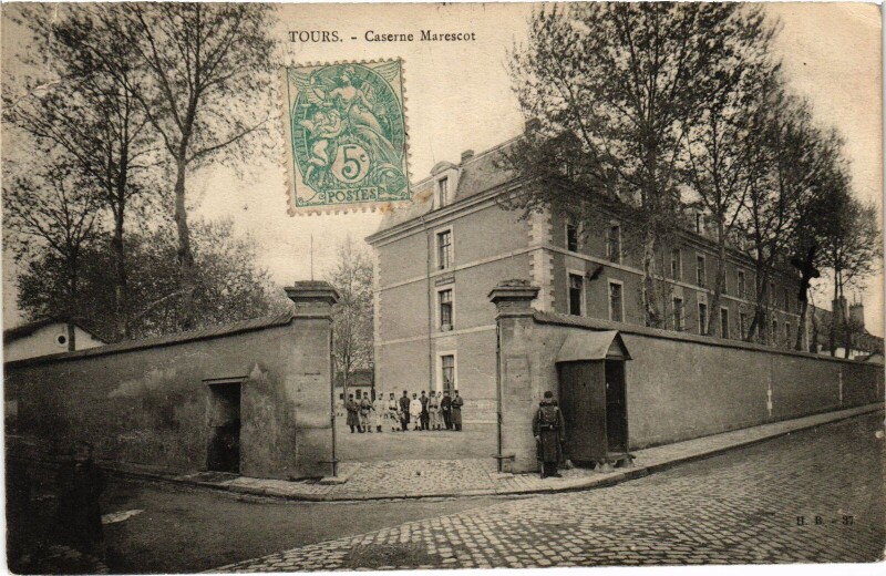 Carte postale ancienne Tours Caserne Marescot à Tours