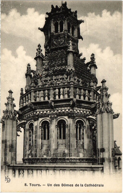 Carte postale ancienne Tours Un des Domes de la cathedrale à Tours