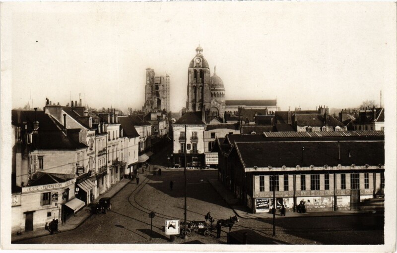 Carte postale ancienne Tours Les Halles - Tours de l'Horloge et Charlemagne à Tours
