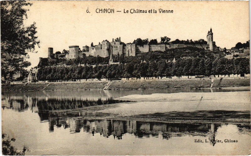 Carte postale ancienne Chinon La Vienne - Le Chateau à Chinon