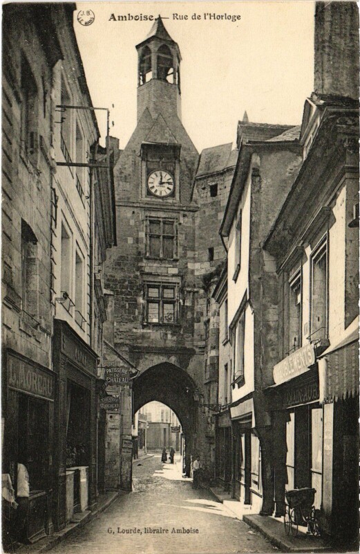 Carte postale ancienne Amboise Rue de l'Horloge à Amboise