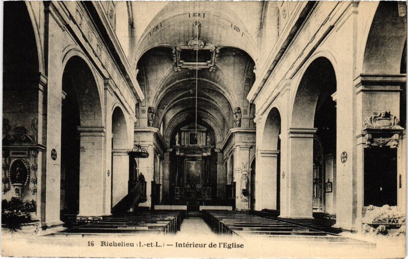 Carte postale ancienne Richelieu Interieur de l'Eglise à Richelieu