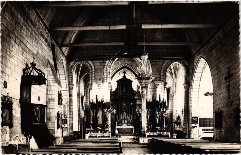 Carte postale ancienne Ligueil Interieur de l'Eglise à Ligueil