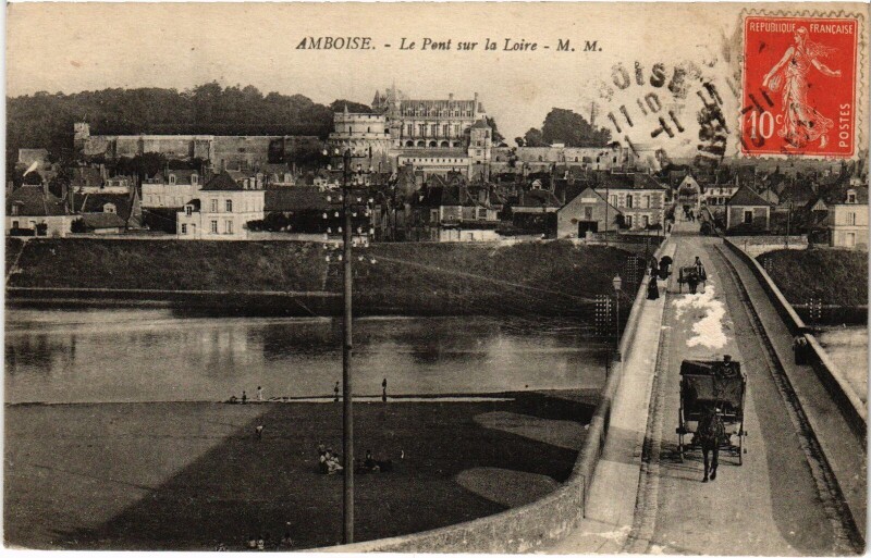 Carte postale ancienne Amboise Pont sur la Loire à Amboise