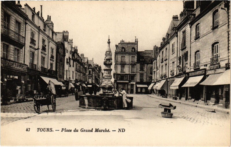 Carte postale ancienne Tours Place du Grand Marche à Tours