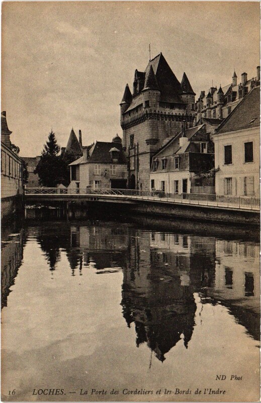 Carte postale ancienne Loches Porte des Cordeliers à Loches