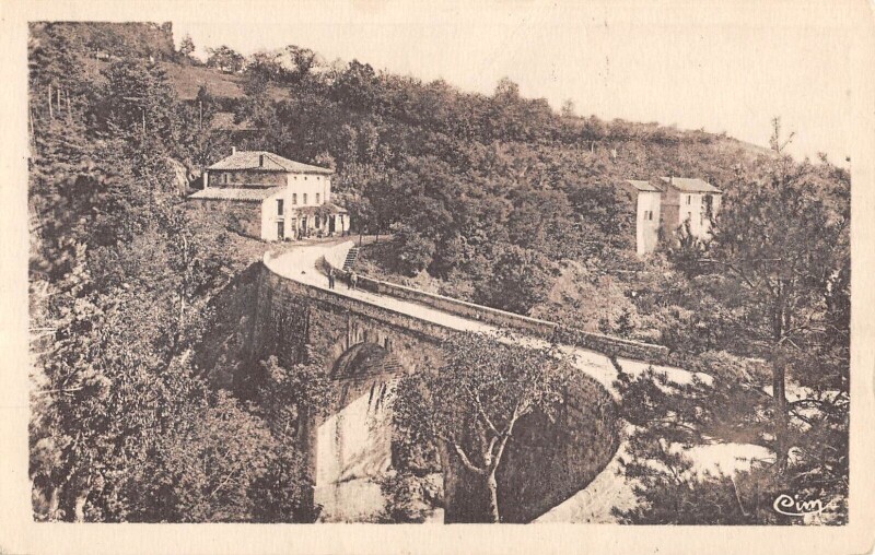 Carte postale ancienne Vernoux - Pont Du Beley Et Route De Vernoux
