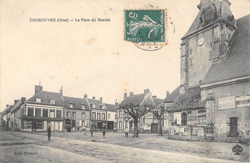 Carte postale ancienne Tourouvre - Place Du Marche