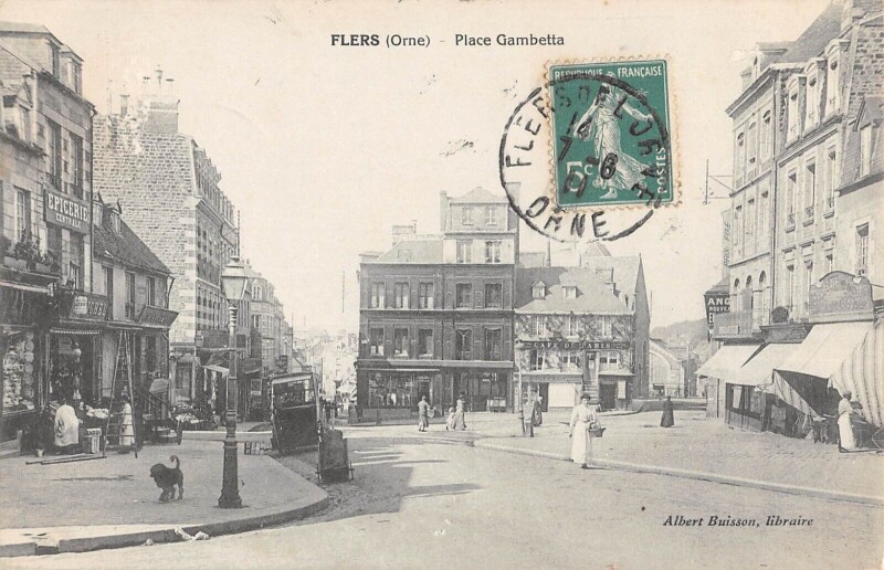 Carte postale ancienne Flers - Place Gambetta à Flers