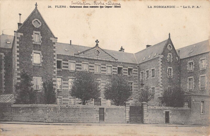 Carte postale ancienne Flers - Institition Notre Dame à Flers