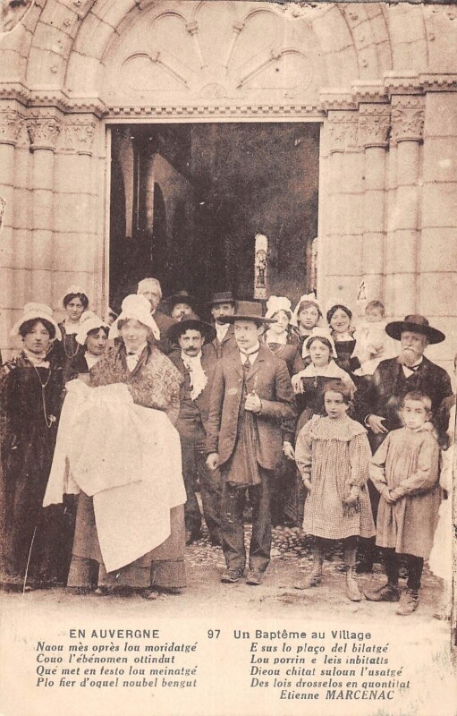 Carte postale ancienne En Auvergne - Un Bapteme Au Village