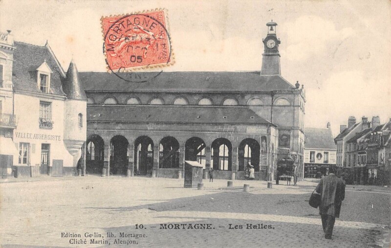 Carte postale ancienne Mortagne - Les Halles