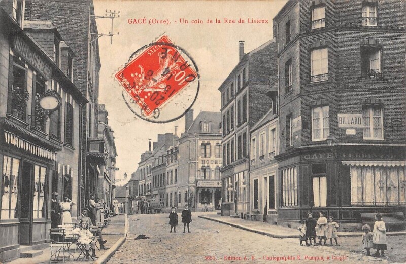 Carte postale ancienne Gace - Un Coin De La Rue De Lisieux