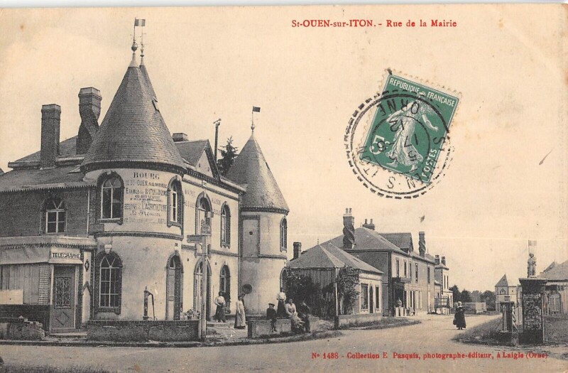 Carte postale ancienne Saint Ouen Sur Iton - Rue De La Mairie à Saint-Ouen-sur-Iton