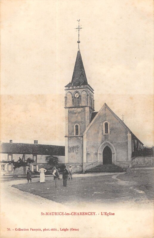 Carte postale ancienne Saint Maurice Les Charencey - Eglise à Charencey