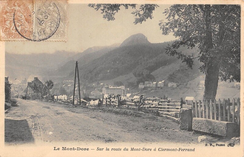 Carte postale ancienne Le Mont Dore - Sur La Route Du Mont Dore A Clermont Ferrand à Clermont-Ferrand