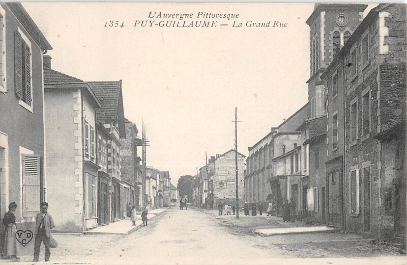 Carte postale ancienne Puy Guillaume - La Grand Rue à Puy-Guillaume