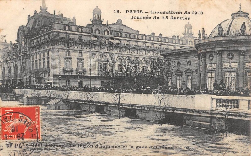 Carte postale ancienne Paris - Inondations 1910 - Le Quai D'Orsay - La Legion D'Honneur Et Gare