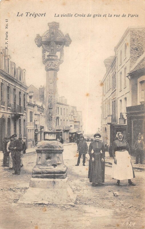 Carte postale ancienne Le Treport - La Vieille Croix De Gres Et La Rue De Paris