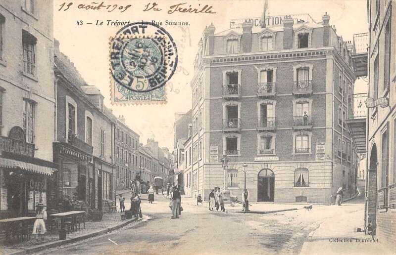 Carte postale ancienne Le Treport - La Rue Suzanne