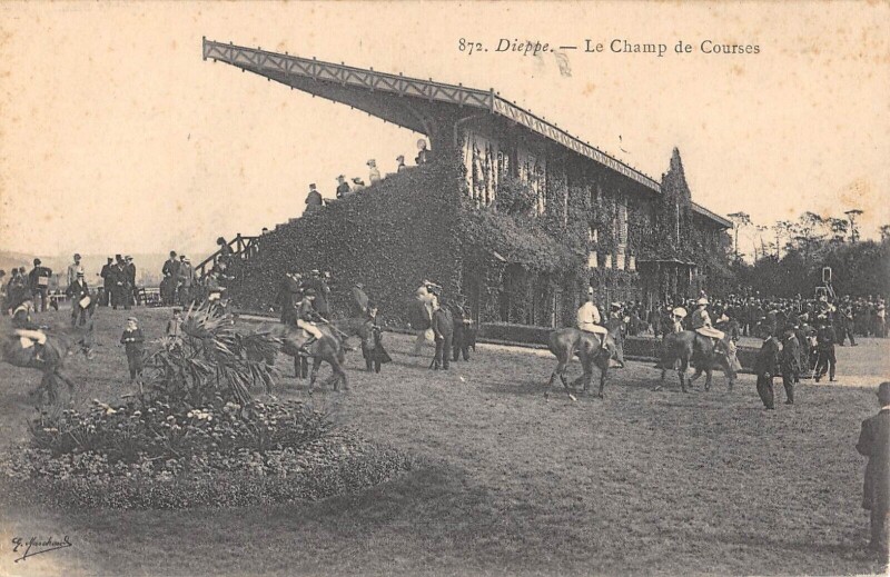 Carte postale ancienne Dieppe - Le Champ De Courses à Dieppe