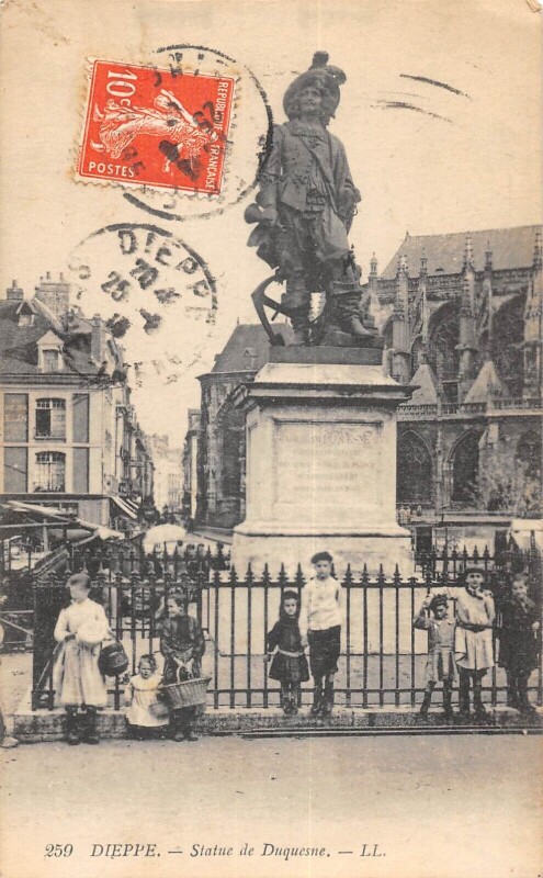 Carte postale ancienne Dieppe - Statue De Duquesne à Dieppe