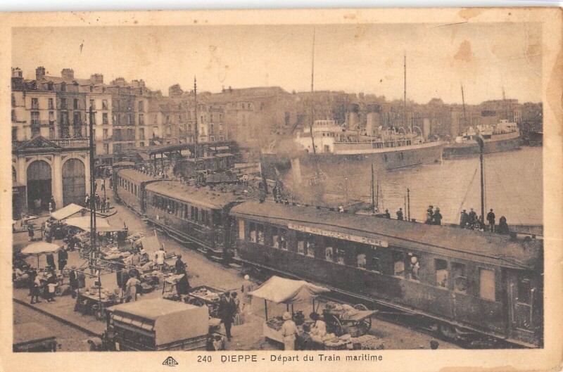 Carte postale ancienne Dieppe - Depart Du Train Maritime à Dieppe