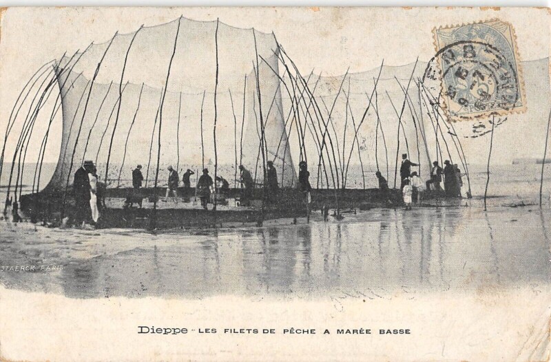 Carte postale ancienne Dieppe - Les Filets De Peche A Maree Basse à Dieppe