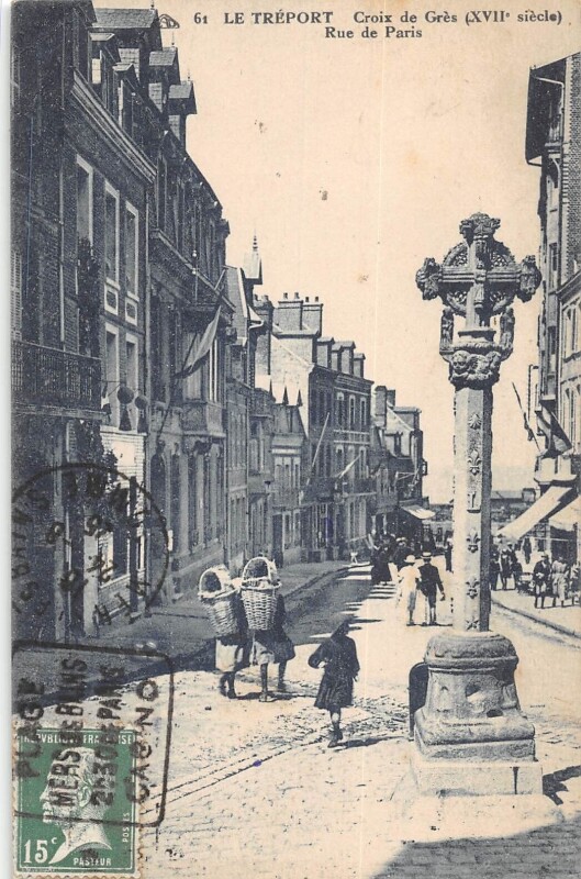 Carte postale ancienne Le Treport - Croix De Gres - Rue De Paris